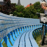 Blaue Bank am Goitzschesee