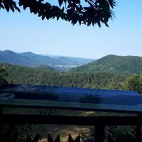 Morgendliche Aussicht an der Trifelsblickhütte