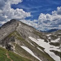 Blick zur Steirischen Kalkspitze, rechts die Akarscharte