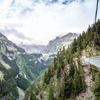 Fußgängerbrücke über die Suone „Bisse du Ro“