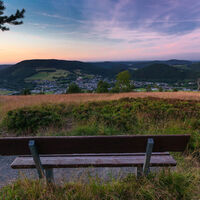 Blick auf Willingen im Abendlicht vom Ettelsberg