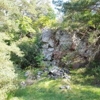 Steinbruch aus dem, für diese Gegend typischen Gipsgestein