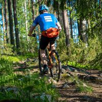 Ukonharju ist auf kurzen Abschnitten ein steiniger Pfad