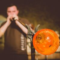 Kaiserhof Glasmanufaktur, Glas blasen Valentin in Action © Naturpark Mürzer Oberland, nixxipixx.com-33.jpg