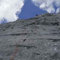 Plattig in traumhaftem Fels