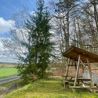 Überdachte Bank am Queienberg