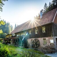 Die Kohlsägmühle befindet sich am Eingang ins Zinsbachtal