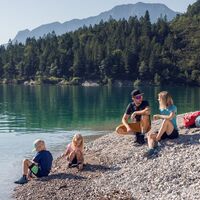 Am Weg zur Gaisalm - Rast am Seeufer