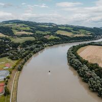 Radfähre "Donaubus" auf der Donau von Ottensheim nach Linz