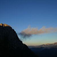 Die letzten Sonnenstrahlen am Feistringstein