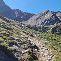 Weiterer Aufstiegsweg, links im Hintergrund die Ölgrubenspitze.