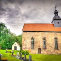 Kirche und Friedhof - Cottendorf