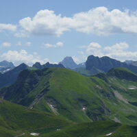 die berühmten Grasberge des Allgäu, rechts der Schneck