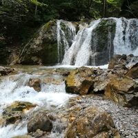 Hainschgrabenbach mit Wasserfall