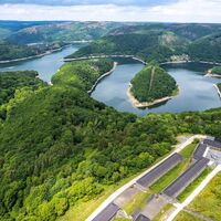 Blick über Vogelsang IP und den Urftsee