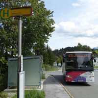 Der verdichtete Fahrplan der Linien 470 und 471 garantiert, dass es bei der Haltestelle in Voglau zu keinen langen Wartezeiten kommt.