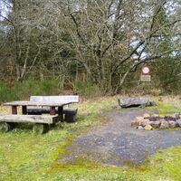 Ruhebank auf dem Wanderweg