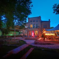 Außenaufnahme Kulturbahnhof Leisnig, Bahnhofsgarten
