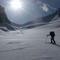 Aufstieg in nach wie vor angenehmer Steigung über den Rotmoosferner. Gletscherspalten waren hier selbst im sehr schneearmen Winter 2011/12 am Ötztaler Hauptkamm kein Thema.