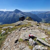 Beim Blick zurück verschwindet das Hannoverhaus, bevor es mit der Ankogelbahn von der Bergstation wieder ins Tal geht.