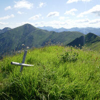 ein kleines Kreuz ziert die Mittlere Gstemmerspitze