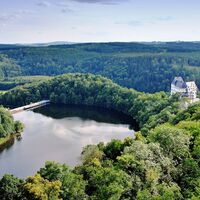 Blick vom Saaleturm auf Schloss Burgk