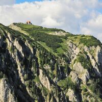 Blick auf die Wände unterhalb des Schneealm Schutzhauses