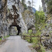 12.4 km Naturtunnels in der Klamm