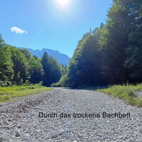 trockene Bachbettquerung