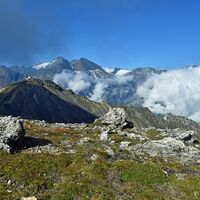 Beim Blick zurück sieht man die Edelweißspitze.