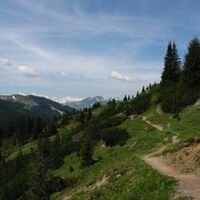 der Weg in Richtung vier Hütten