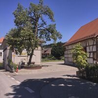 Blick auf St. Georg-Kirche und Torkel in Liggeringen