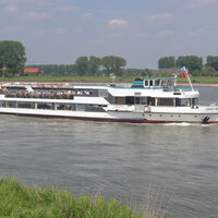 Fahrgastschiff "Stadt Rees" auf der Fahrt zum Heimathafen in Rees