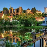 Nicolaikirchenruine mit Spree von Hammermühle aus