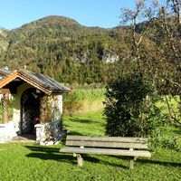Bald nach der schönen Hofkapelle verzweigen sich die Wegvarianten.