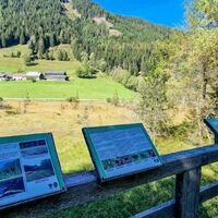 Aussichtsplattform mit Informationen
