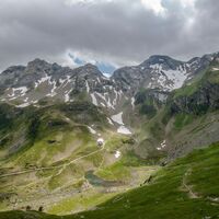 Die Keinprechthütte im eindrucksvollen Neualmkar schon im Blick.