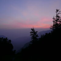 schöne Abendstimmung mit leuchtend rosa Himmel