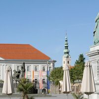 Neuer Platz mit Rathaus, Foto: Fritz