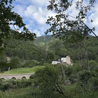 Seitblick links zur Talstation der Raxseilbahn