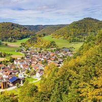 Merishausen_Herbst_Wald_Dorf_Vogelperspektive_Hügel_Oktober