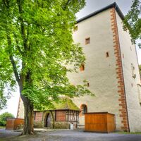 Rückseite mit ehemaliger Burganlage - Kemenate - Orlamünde