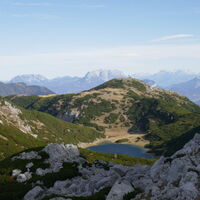 In einer Flucht - Zirener See - Roßkogel und dahinter das Kaisergebirge