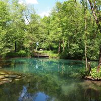 Rhumequelle in der Karstlandschaft