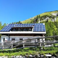 die renovierte Klagenfurter Hütte, am Fuße des Kosiaks/Geißbergs - Südsüdostansicht