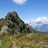 Blick vom Planai Höhenweg auf den Krahbergzinken im Sommer