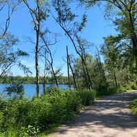 Wanderweg am Ufer des Toeppersees