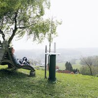 Rastplätze laden zum Erholen am Erlebensweg der Sinne ein