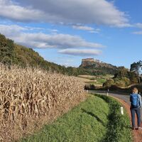 Die Burg bestimmt unseren Ausblick