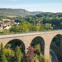 Imposantes Brückenbauwerk auf der Tour